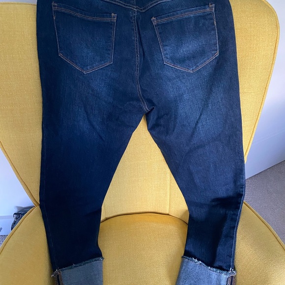 1822 Denim Blue Ankle Cropped Jeans with Rich Indigo Wash - Picture 4 of 4